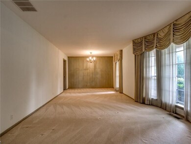 12017 Camelot Dr, Oklahoma City, OK 73120 - photo 4