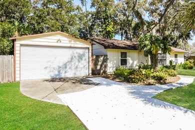 017-photo-front-view-13581336