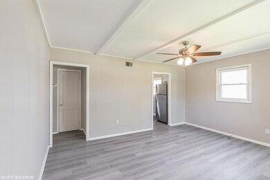 04_316NDwigginsAve_10002_LivingRoom_HiRe