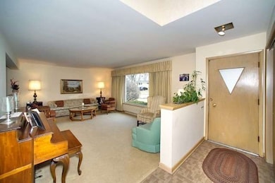 834 S Prospect Ave, Elmhurst, IL 60126 - photo 3