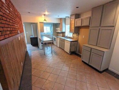 1206 Bundy St, Des Moines, IA 50315 - photo 3