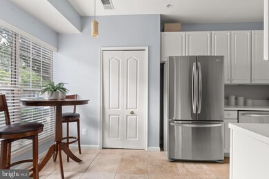 1721 Kingsgate Ct, Alexandria, VA 22302 - photo 5