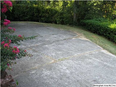 Wide driveway for multiple resident drivers or gue