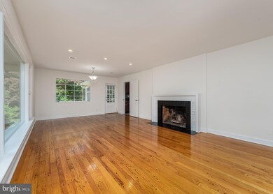 7809 Chestnut Ln, Bowie, MD 20715 - photo 5