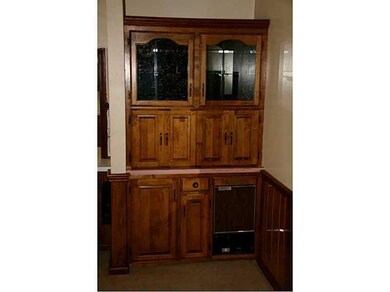 Living Room. Wet Bar