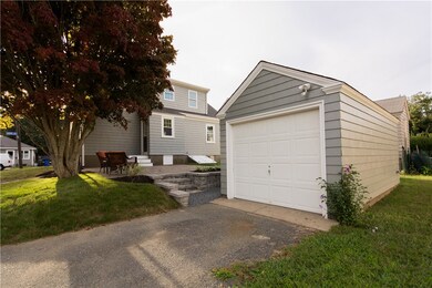 26 Eustis Ave, Newport, RI 02840 - photo 4