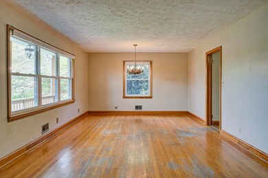 2107 Edgehill Cir, Johnson City, TN 37601 - photo 6