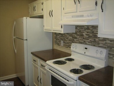 10 Edward Rutledge Bldg unit 10, Blackwood, NJ 08012 - photo 4