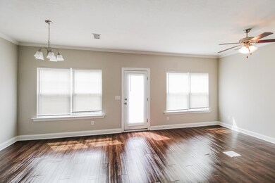 003-photo-living-room-13649821
