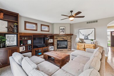 8410 Parkside Cir, West Des Moines, IA 50266 - photo 7