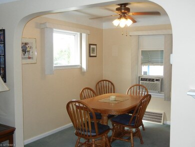 Lovely dining room for your family meals and get togethers!