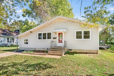 922 S Oak Ave, Aurora, MO 65605 - photo 2