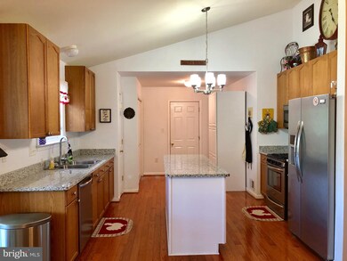 989 Caledonia Dr, Martinsburg, WV 25405 - photo 4