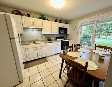 J5 Stonehedge Dr, South Burlington, VT 05403 - photo 3