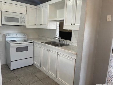 516 E Holland St, Crystal City, TX 78839 - photo 6