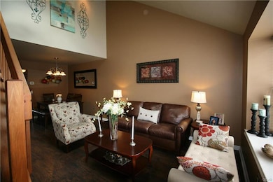 2755 Victoria Ln, Easton, PA 18045 - photo 3