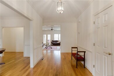 Wide foyer with 9' ceilings on the first floor, 4