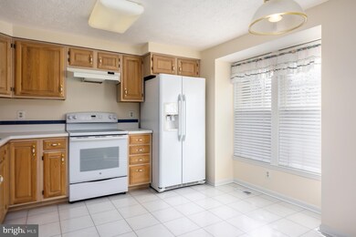 13904 Winding Ridge Ln, Centreville, VA 20121 - photo 4