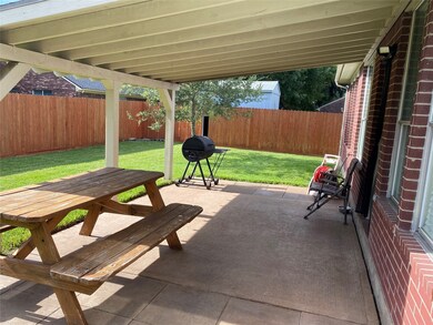 3916 Ashwood Dr, Pearland, TX 77584 - photo 3