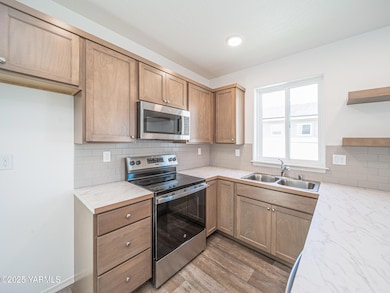 4700 W Oak Ave-8
