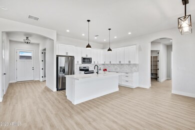 1550 E Kennedy Ave-5