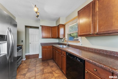 8112 9th St W, Rock Island, IL 61201 - photo 5