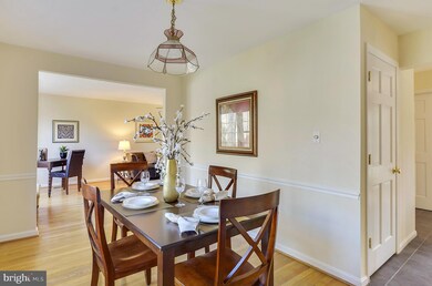 3212 Dominy Ct, Oakton, VA 22124 - photo 5