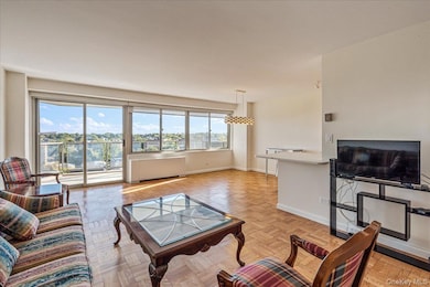 Seville unit 9R, Bayside, NY 11360 - photo 6