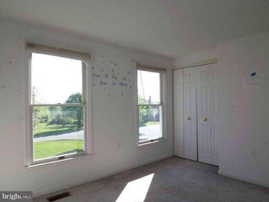 586 Prides Crossing, Shenandoah Junction, WV 25442 - photo 5