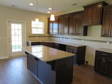 Kitchen w/center island