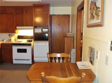 Kitchen with BREAKFAST AREA
