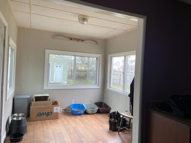 849 Allen Ave - Mudroom