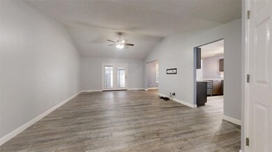 901 Vanlaningham Dr, Mattoon, IL 61938 - photo 5