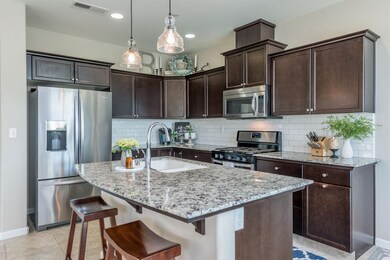 3042 Mount Rainier Ln, Clovis, CA 93619 - photo 5