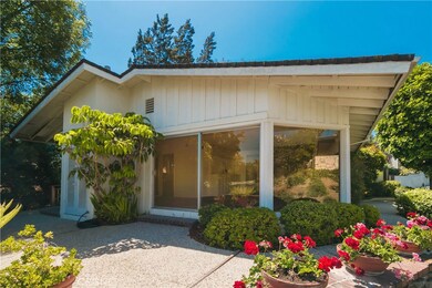 22232 Ybarra Rd, Woodland Hills, CA 91364 - photo 3