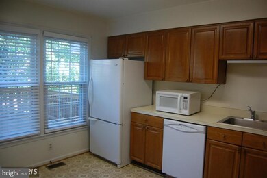 8861 Winding Hollow Way, Springfield, VA 22152 - photo 6