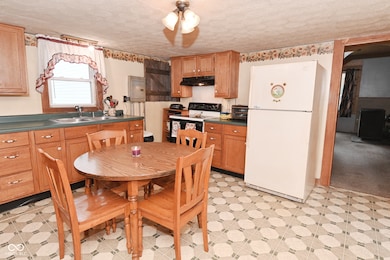 8083 Walnut St, Coatesville, IN 46121 - photo 6