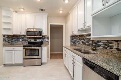 9601 Macarthur Ct S, Jacksonville, FL 32216 - photo 4