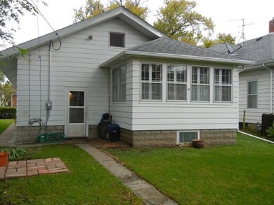 807 Grand Ct, Davenport, IA 52803 - photo 3