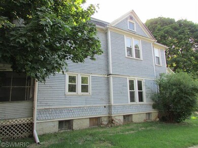 526 Finch St, Adrian, MI 49221 - photo 4