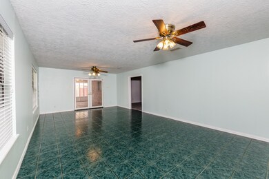 329 Coventry Ln, Alvin, TX 77511 - photo 7