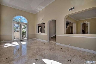 Light and Bright Formal Living room