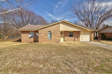 1400 S Howeth St, Gainesville, TX 76240 - photo 2
