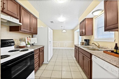 16715 Bougainvilla Ln, Friendswood, TX 77546 - photo 4