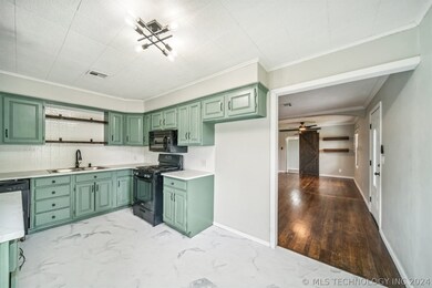 705 E 9th St, Claremore, OK 74017 - photo 4