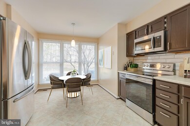 8038 Galla Knoll Cir, Springfield, VA 22153 - photo 3