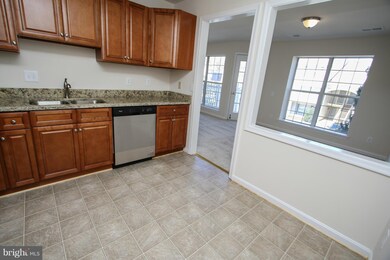 8209 Crossbrook Ct unit 201, Lorton, VA 22079 - photo 4