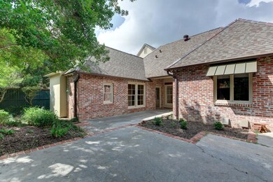 221 Oakleaf Drive-7