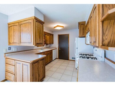 Great kitchen with solid oak cabinets