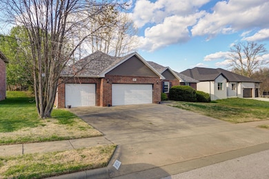 853 E Meadow Garden Ct-2
